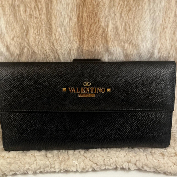❤️ Valentino Garavani EUC Black & Gold Long leather Wallet with COA & cards - Picture 5 of 16